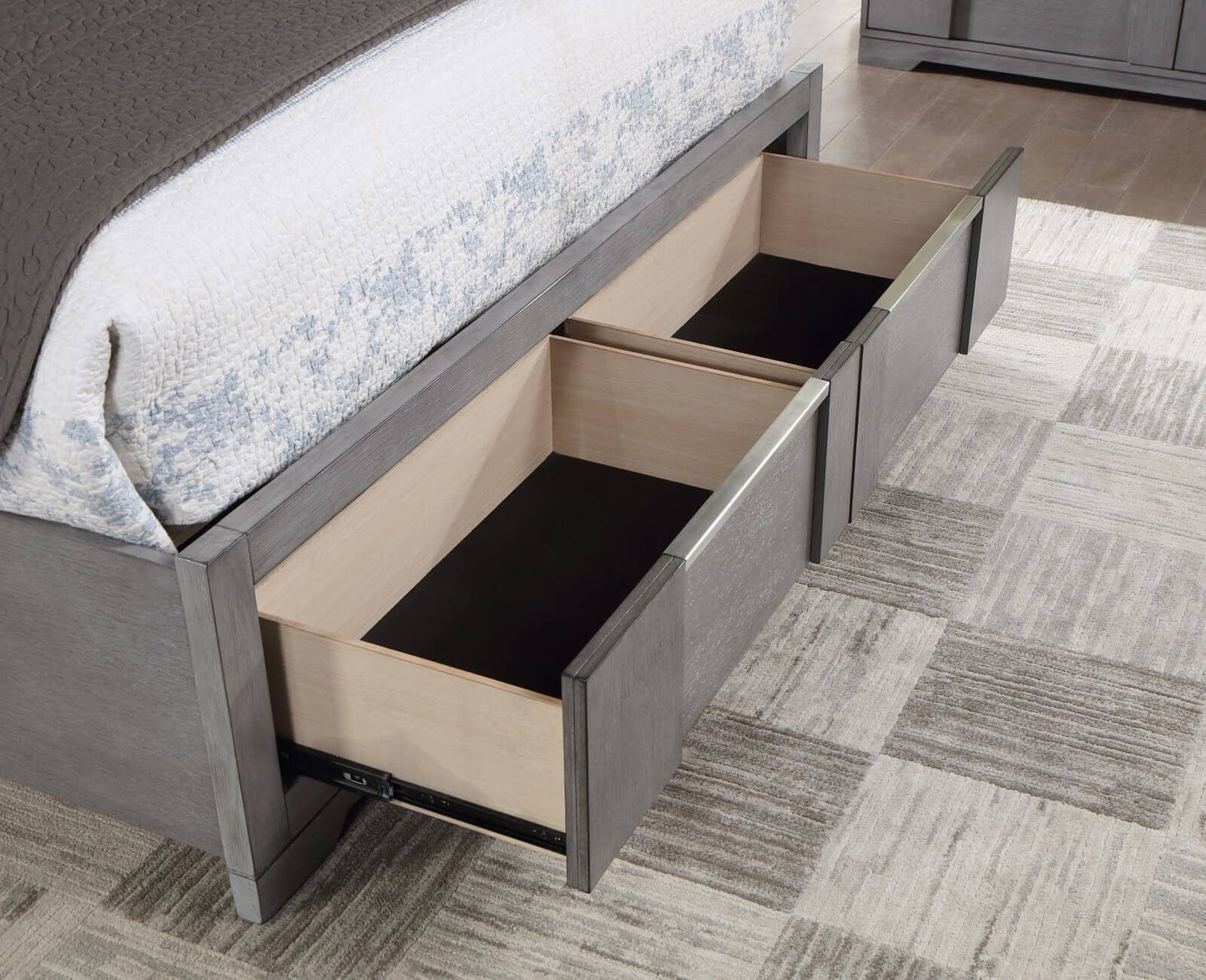 Regulus - Queen Bed